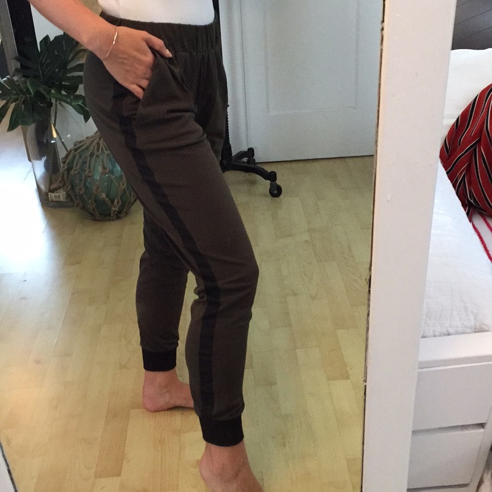 Joggers - Picture 2 of 6